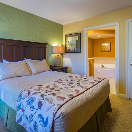 Vacation Village In The Berkshires Hancock Εξωτερικό φωτογραφία A bedroom at the Grand Country Hotel