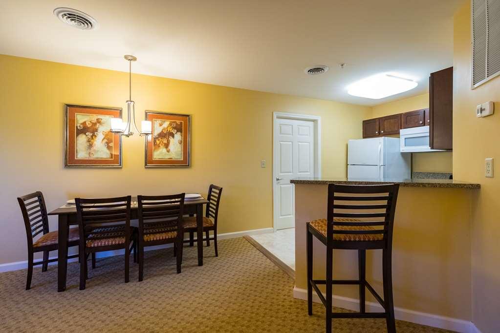 Vacation Village In The Berkshires Hancock Δωμάτιο φωτογραφία A typical kitchen and dining area in a typical two-bedroom villa