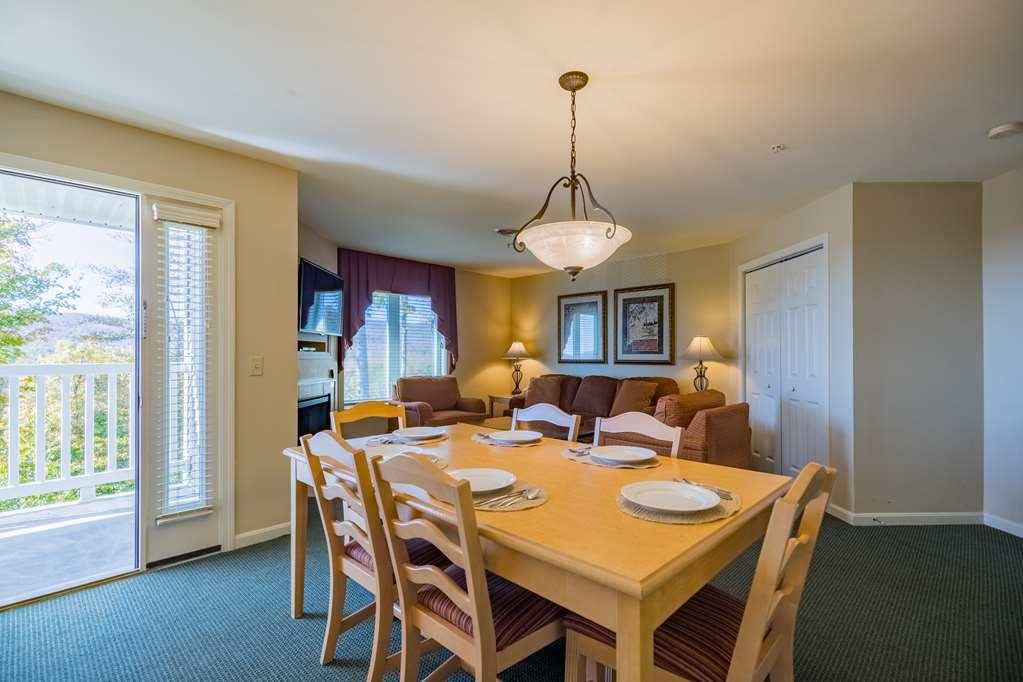 Vacation Village In The Berkshires Hancock Δωμάτιο φωτογραφία A typical living room at the Grandview Lodge