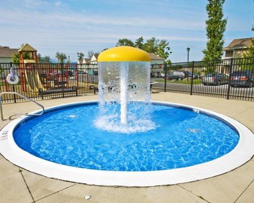 Vacation Village In The Berkshires Hancock Εξωτερικό φωτογραφία A splash pad