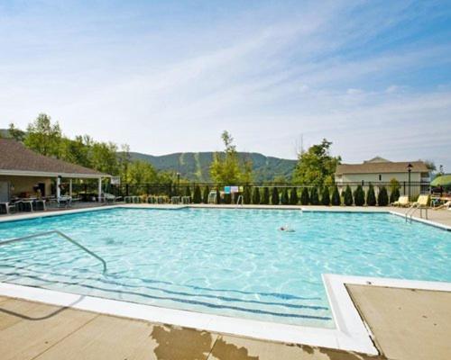 Vacation Village In The Berkshires Hancock Εξωτερικό φωτογραφία The pool at the Mountain Mile
