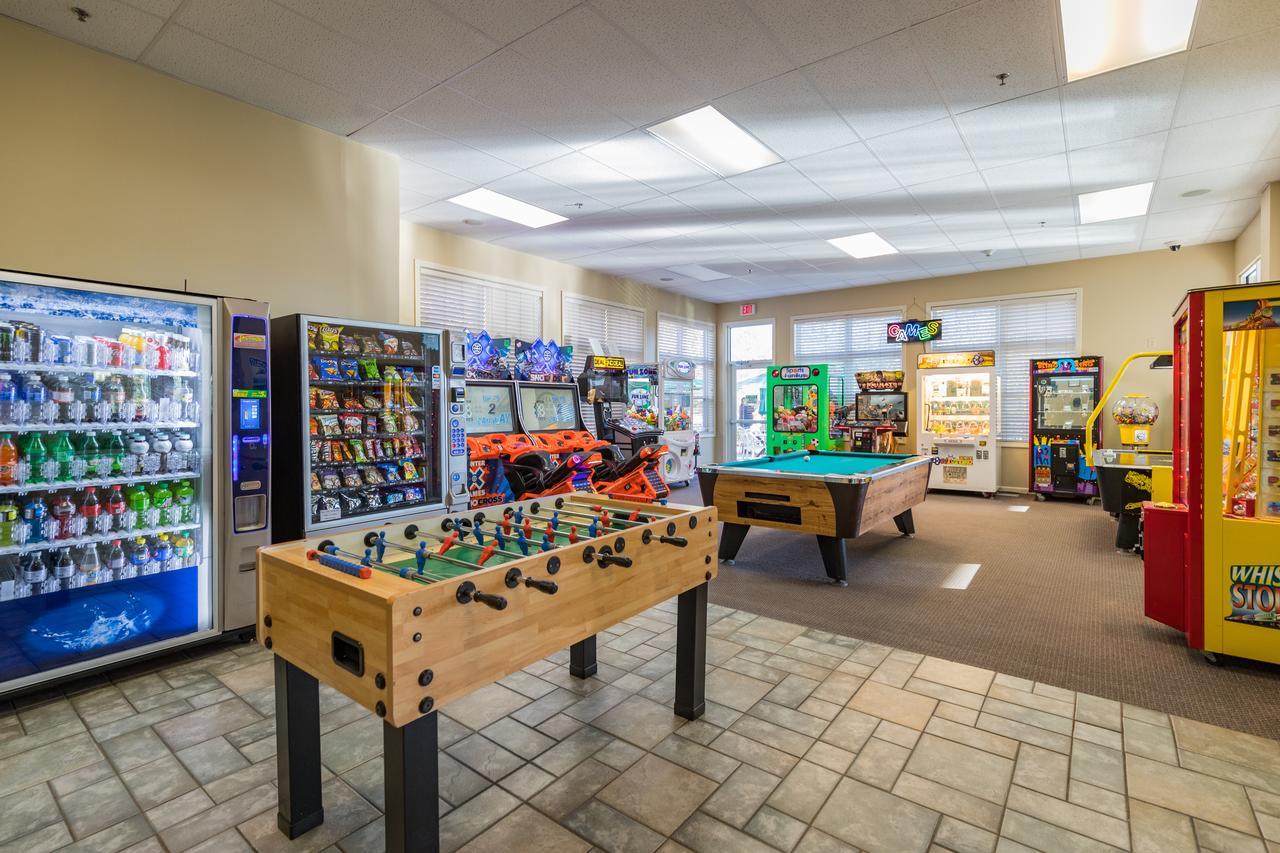 Vacation Village In The Berkshires Hancock Εξωτερικό φωτογραφία The game room at the station