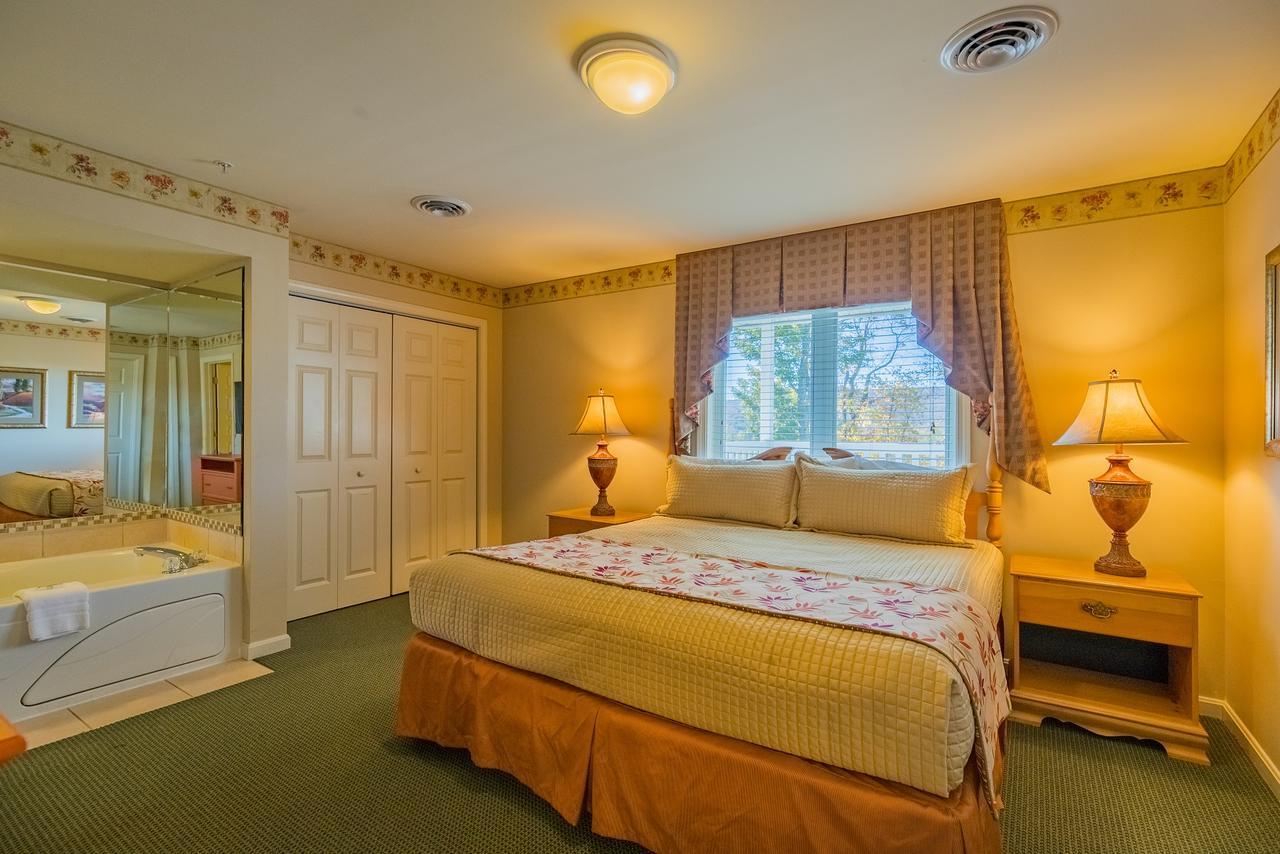 Vacation Village In The Berkshires Hancock Εξωτερικό φωτογραφία A bedroom at the Inn at the Opera House