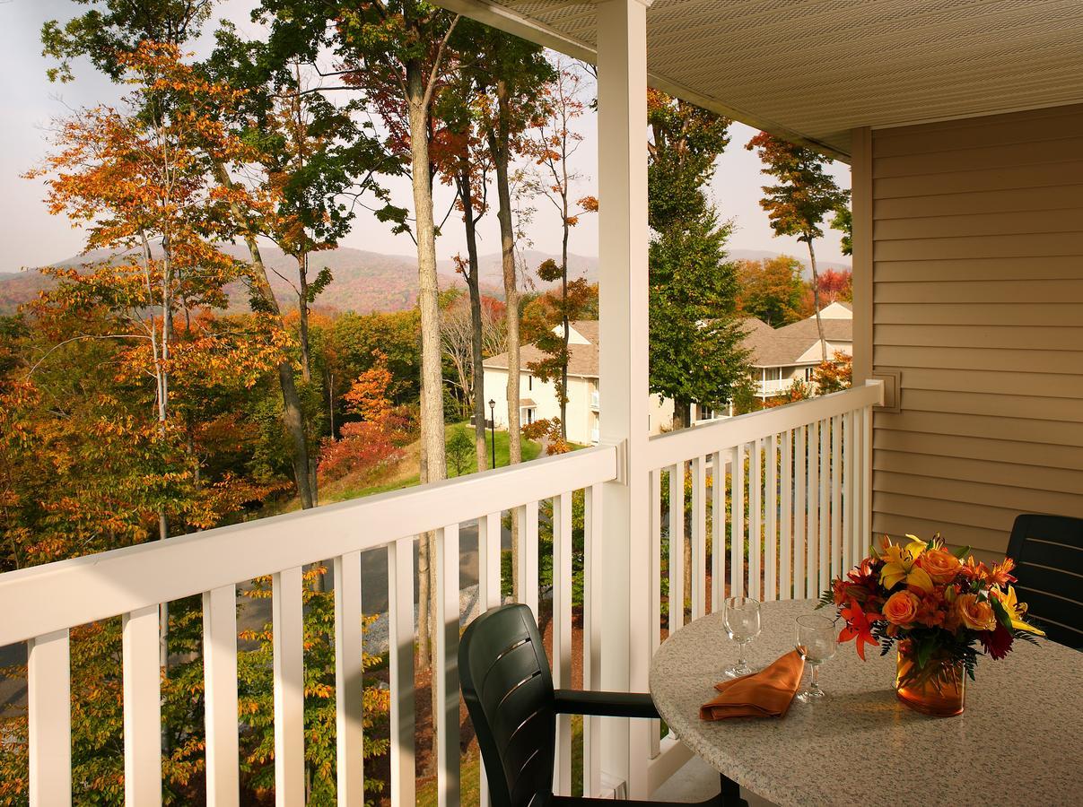 Vacation Village In The Berkshires Hancock Εξωτερικό φωτογραφία A typical balcony at the Inn at the Opera House